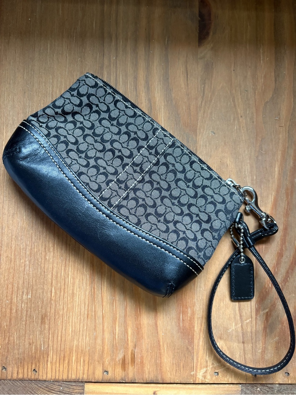 Coach Classic Signature Pattern Wristlet - Black & Gray